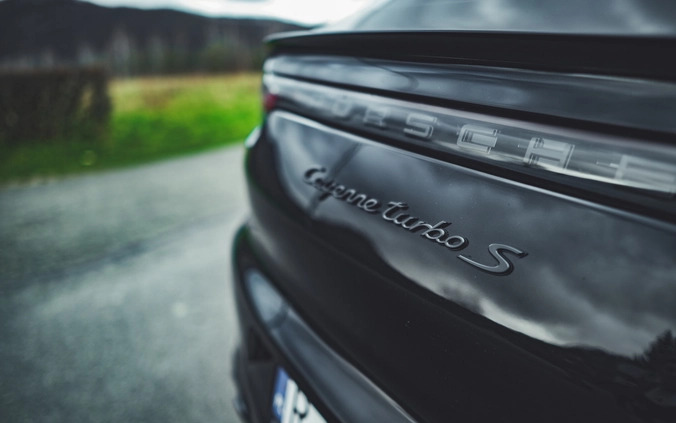 Porsche Cayenne cena 595000 przebieg: 54000, rok produkcji 2019 z Sanok małe 254